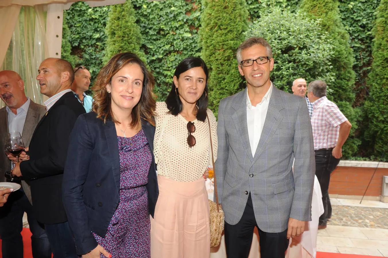 Laura del Palacio y Marta Cabrero, ambas del comité ejecutivo de la CVE, y Alfonso Gadea (Vacolba).