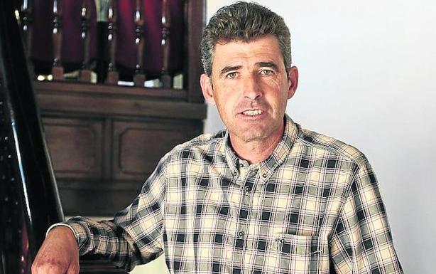 Julián Barrera es el alcalde del municipio de Villoria. 