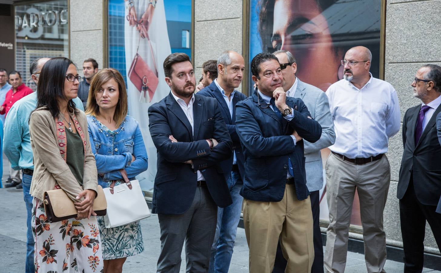 Familiares, amigos y compañeros de partido han asistido hoy al funeral celebrado en la iglesia de Santiago Apóstol de Valladolid, ciudad que le vio nacer hace 64 años y donde ejerció toda su carrera política