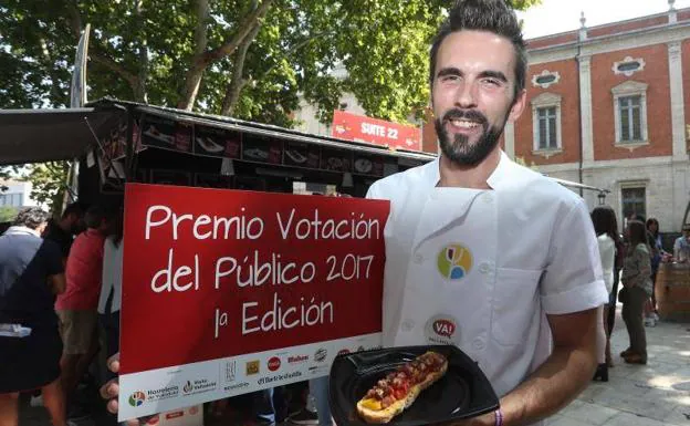 Emilio Martín con su pincho gnador del Premio Votación del Público.