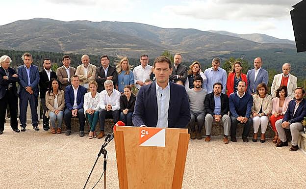 Albert Rivera junto a los miembros de su ejecutiva.