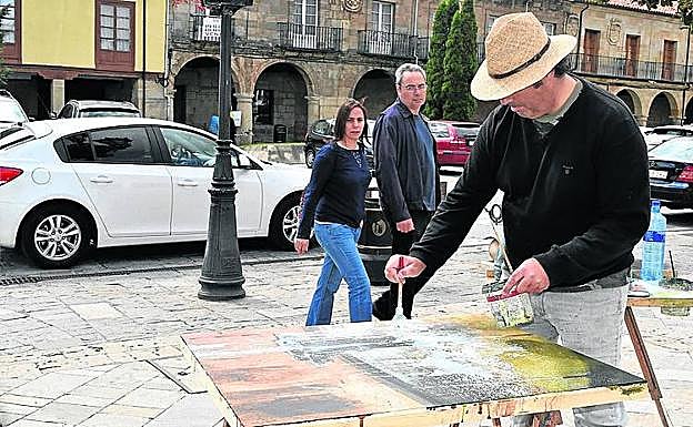 Gonzalo Prieto, ganador del concurso, durante la ejecución de su obra.