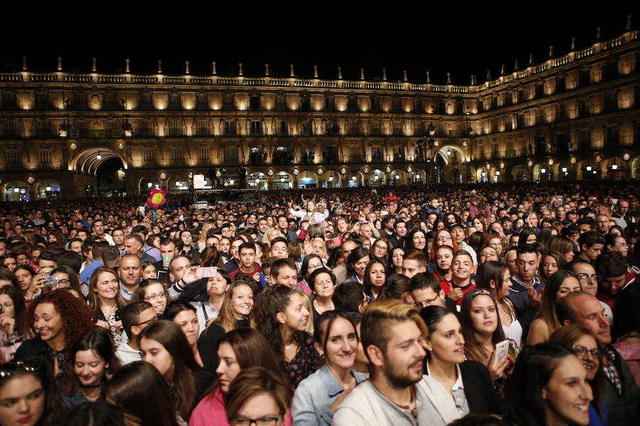 Salamanca disfruta de sus fiestas con pasacalles y del concierto de Antonio Orozco