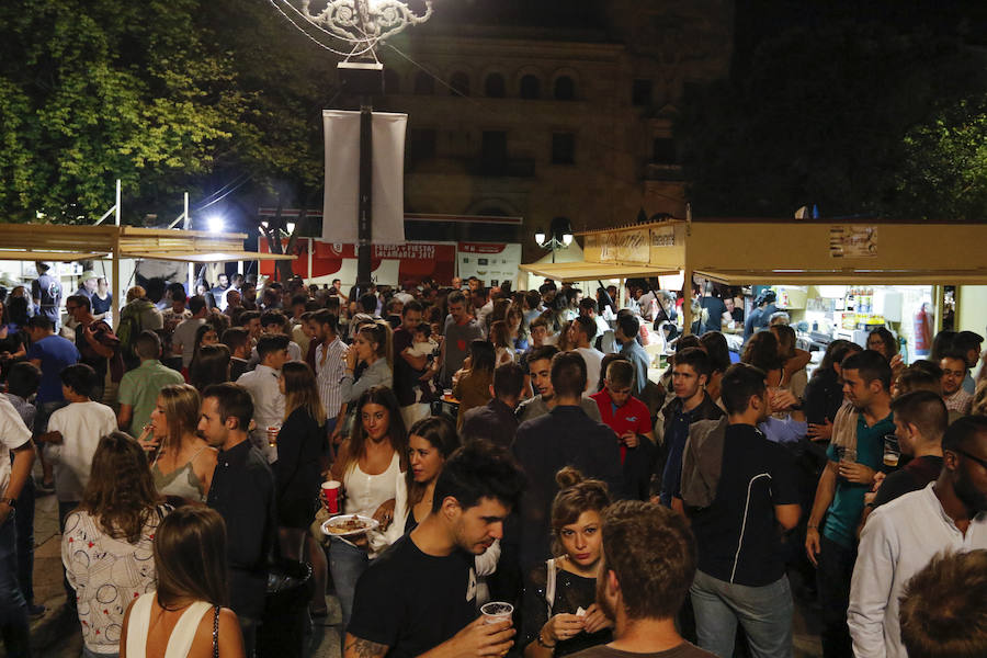 Salamanca disfruta de sus fiestas con pasacalles y del concierto de Antonio Orozco