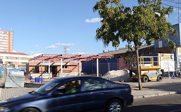 Imagen de las obras que se están realizando para la nueva gasolinera de Arca Real 111. 