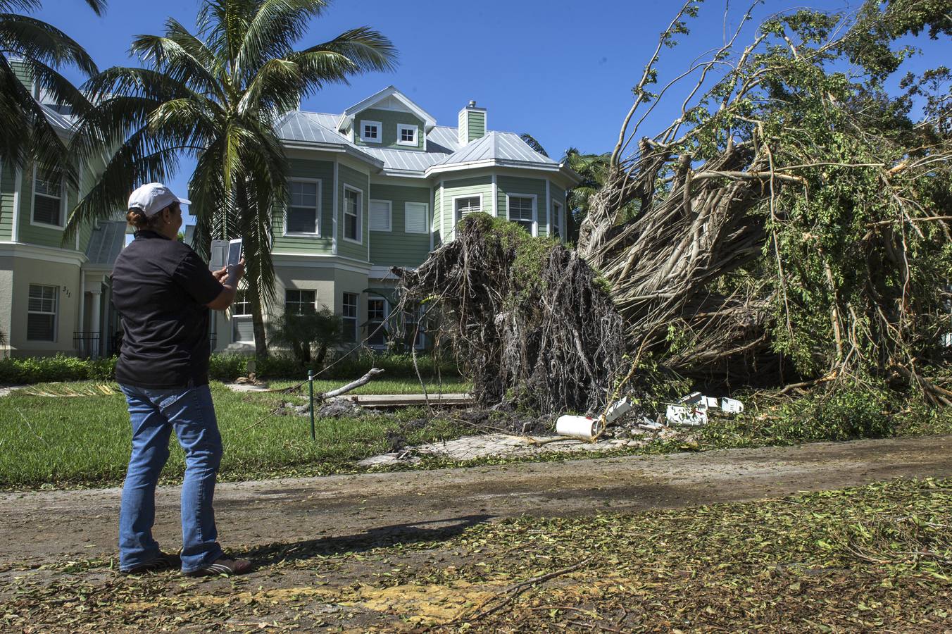 En su arrasadora trayectoria la tormenta ha dejado ya al menos medio centenar de muertos en el Caribe y Estados Unidos