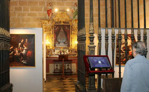 Capilla de Santiago, con los lienzos restaurados de la Virgen de la Fuencisla. 