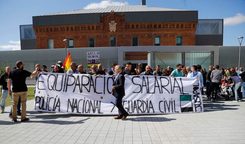 La asociación de policías y guardias civiles presentará una iniciativa legislativa popular para lograr cobrar lo mismo que los cuerpos autonómicos