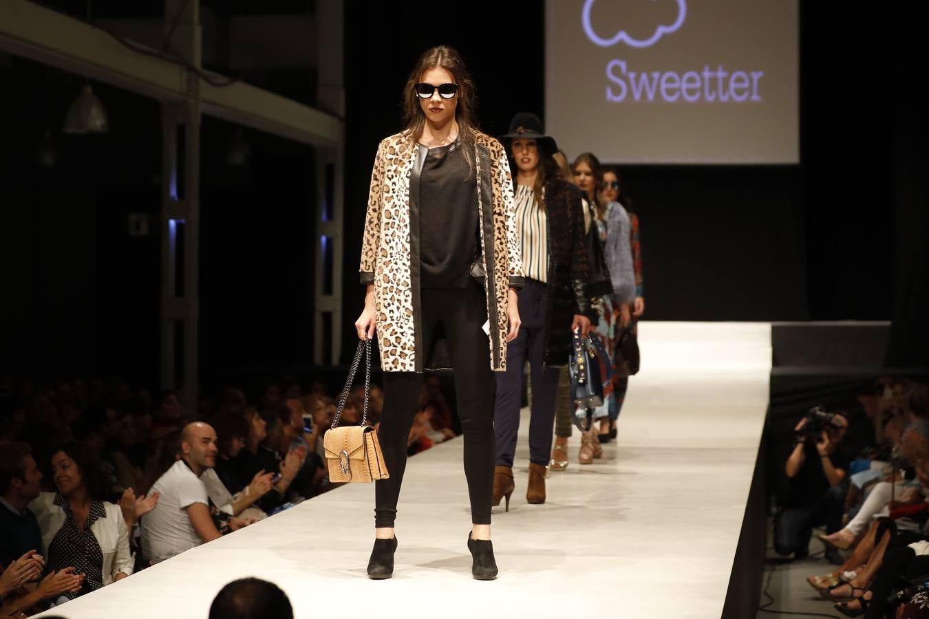 El desfile ha sido organizado por la Agrupación Vallisoletana de Comercio (Avadeco) en en LAVA para impulsar las colecciones de otoño e invierno