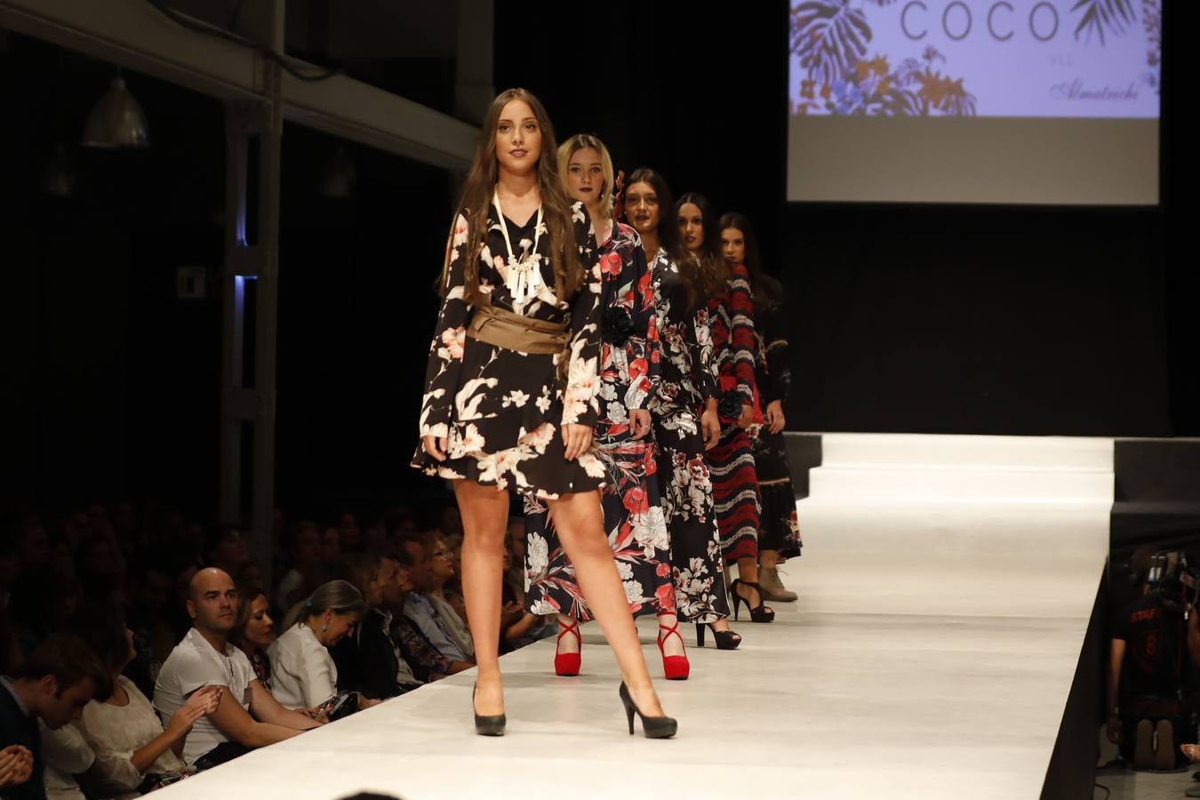 El desfile ha sido organizado por la Agrupación Vallisoletana de Comercio (Avadeco) en en LAVA para impulsar las colecciones de otoño e invierno