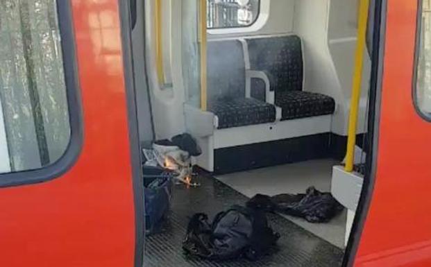Imagen principal - El Dáesh reivindica el ataque que ha dejado 29 heridos en el metro de Londres