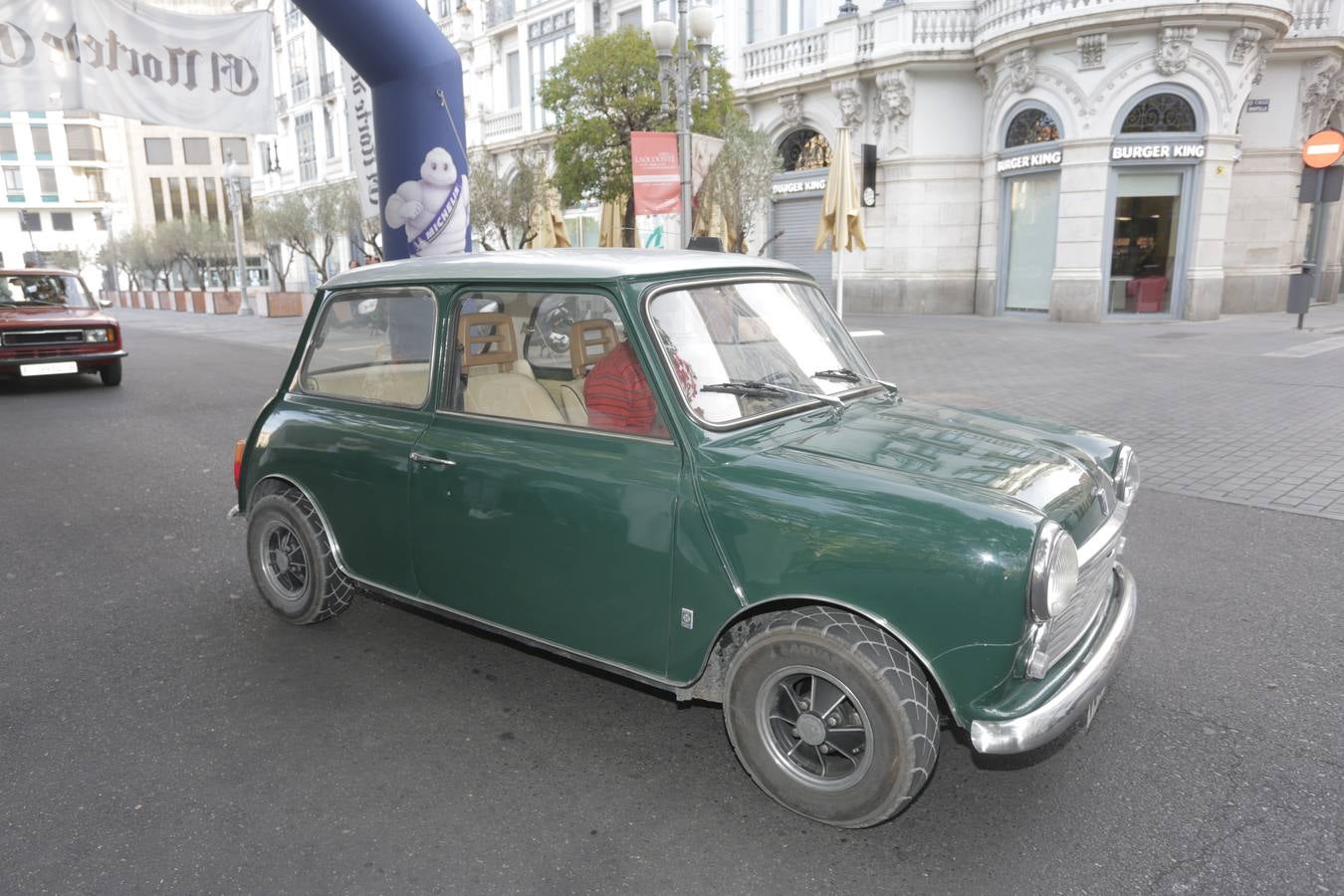 Más de 300 modelos de coches clásicos