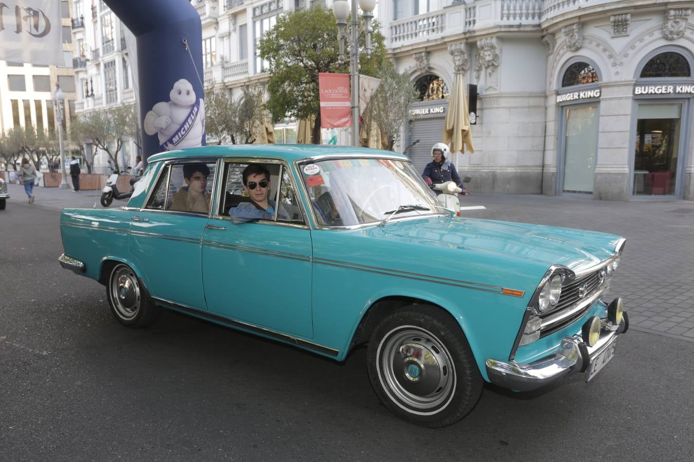 Más de 300 modelos de coches clásicos