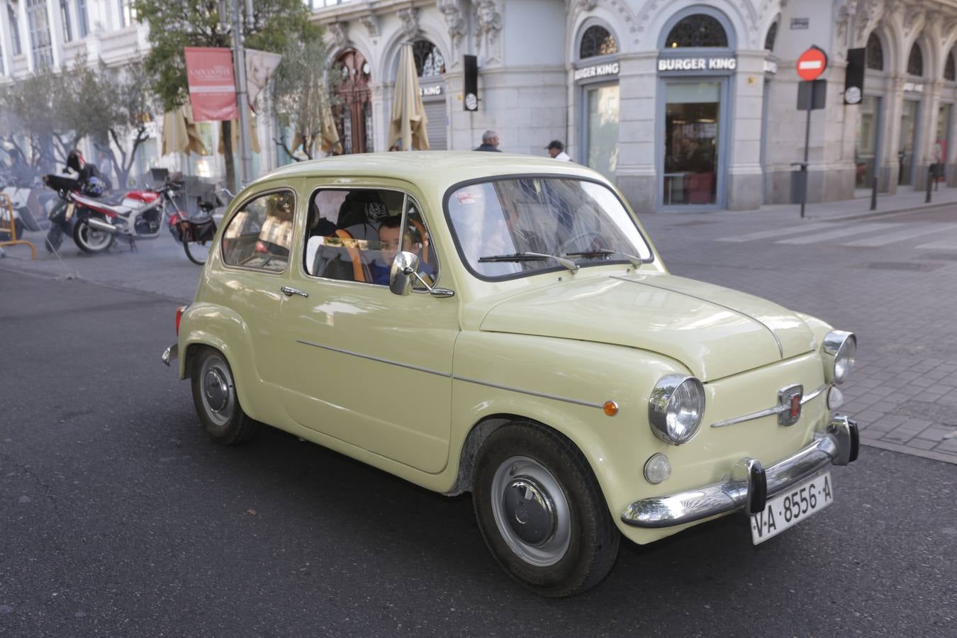 Más de 300 modelos de coches clásicos
