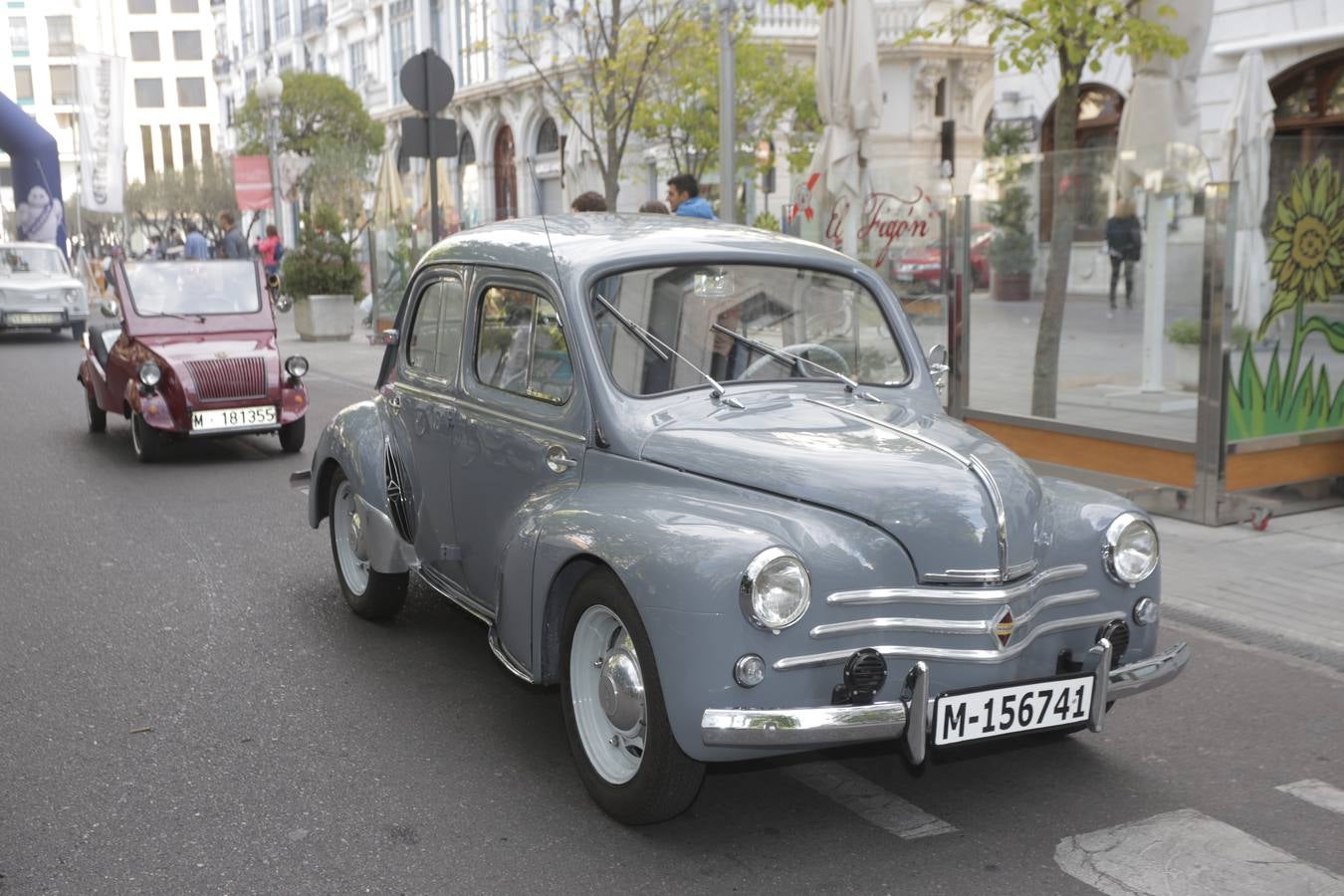 Más de 300 modelos de coches clásicos
