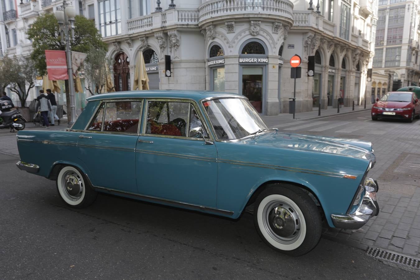 Más de 300 modelos de coches clásicos