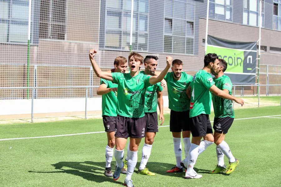 Los jugadores del CD Guijuelo celebran la victoria ante la UD Sanse. 