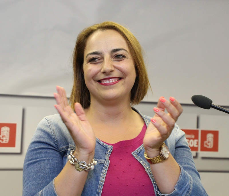 La secretaria general consigue 344 votos frente a 205 del 'sanchista' Agustín Martínez y reafirma su liderazgo en 14 de los 19 centros de votación