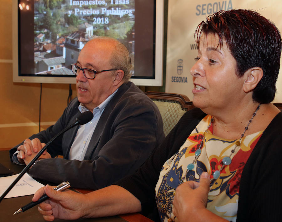 Alfonso Reguera y Clara Luquero, durante la presentación de su propuesta fiscal para el año 2018.