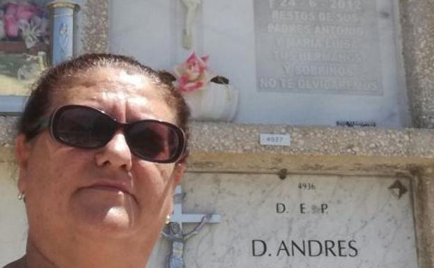 Juana Escudero Lezcano, en el cementerio Parcemasa San Gabriel de Málaga. 