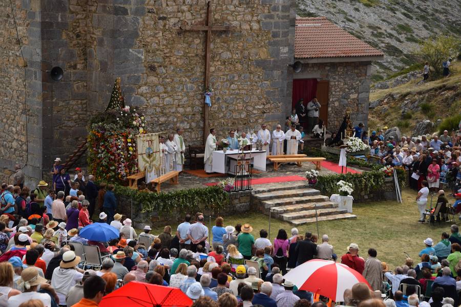 Romería en el santuario de la Virgen del Brezo