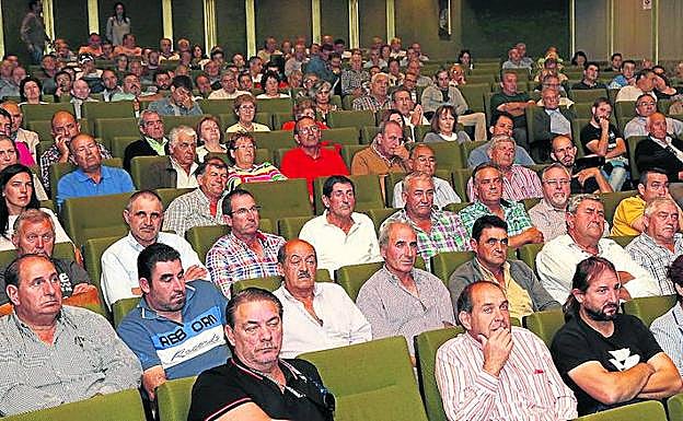 El público, en el salón de actos de Caja EspañaDuero donde se celebran las jornadas. 