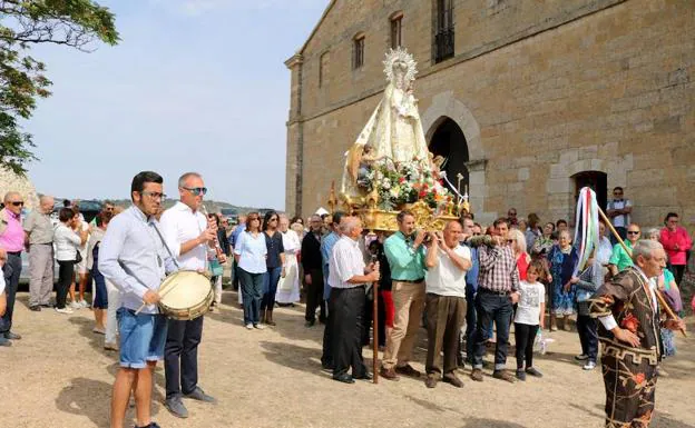 Procesión con la Virgen de Valdesalce celebrada ayer en Torquemada.