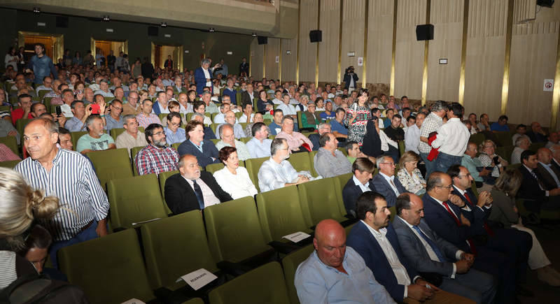 Isabel García Tejerina clausura las XXVIII Jornadas Palencia en el 2000