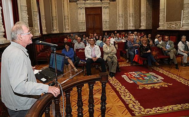 El profesor Francoise Dideierjean, en el curso sobre La Olmeda. 