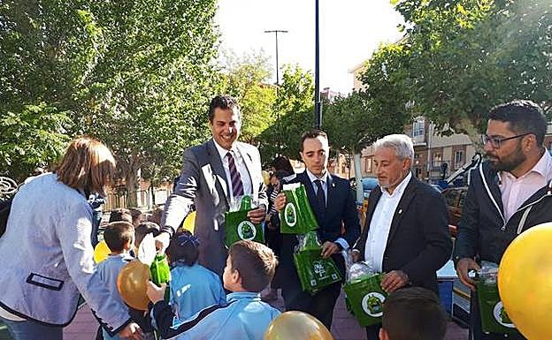 Inauguración en Benavente del nuevo parque infantil