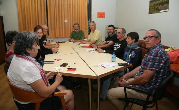 Encuentro de José Luis Ordóñez y Ana Peñalosa con la asamblea comarcal de IU. 