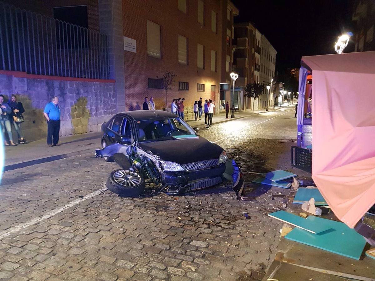Empotra su coche contra una discoteca en Ávila