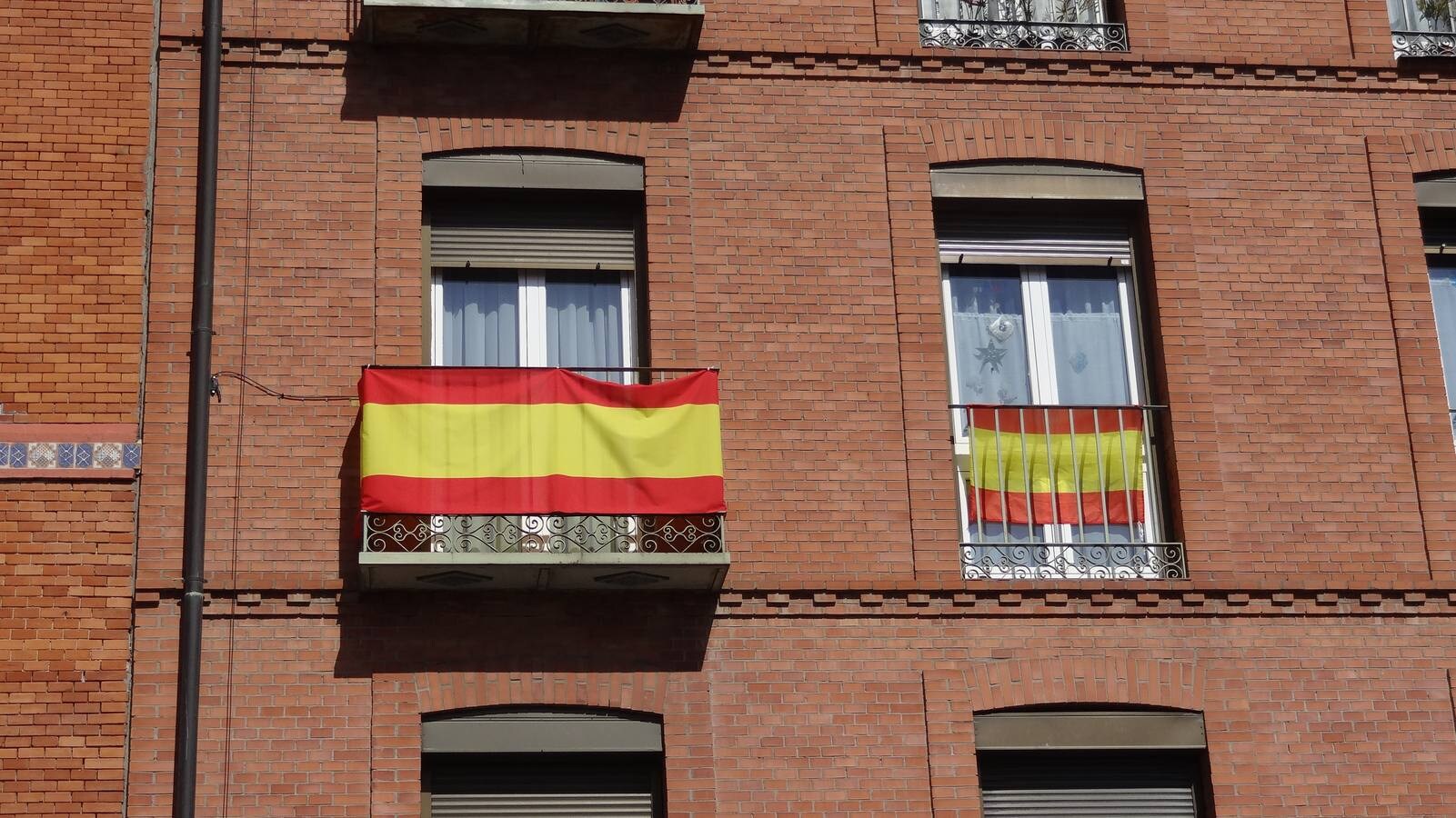 Valladolid se suma a la iniciativa de colgar banderas por la unidad del país