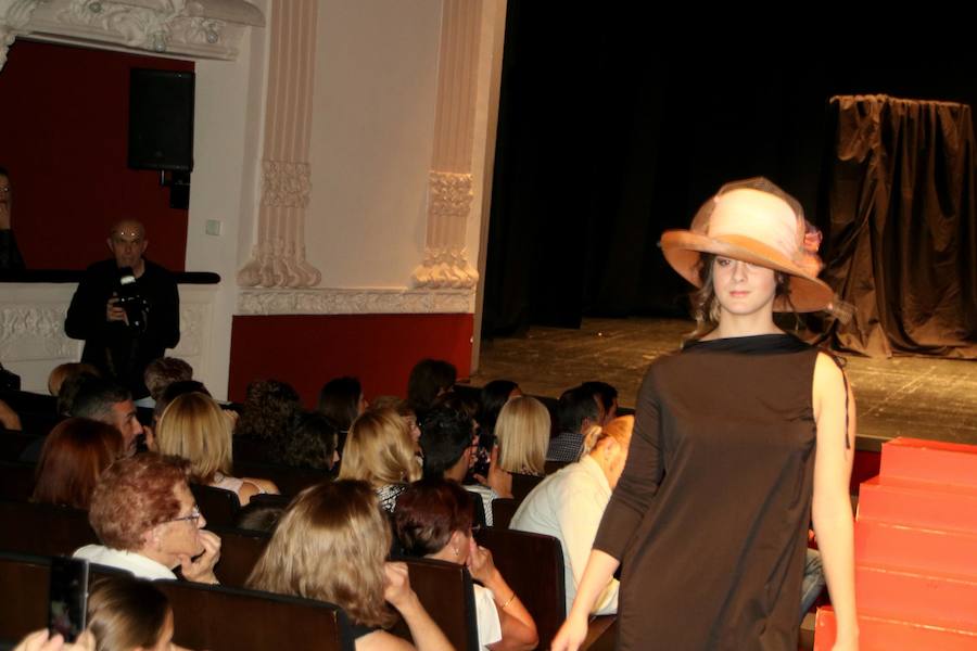 Una gala organizada por la Asociación Palentina con el Pueblo Saharaui que este año ha llegado a su décima edición y que congregó a centenares de palentinos en el Teatro Principal