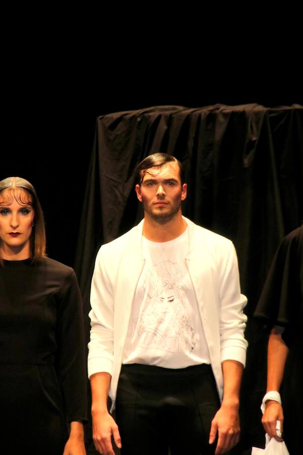Una gala organizada por la Asociación Palentina con el Pueblo Saharaui que este año ha llegado a su décima edición y que congregó a centenares de palentinos en el Teatro Principal