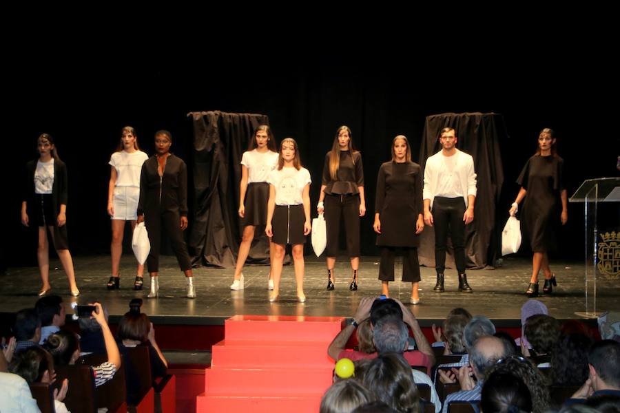 Una gala organizada por la Asociación Palentina con el Pueblo Saharaui que este año ha llegado a su décima edición y que congregó a centenares de palentinos en el Teatro Principal