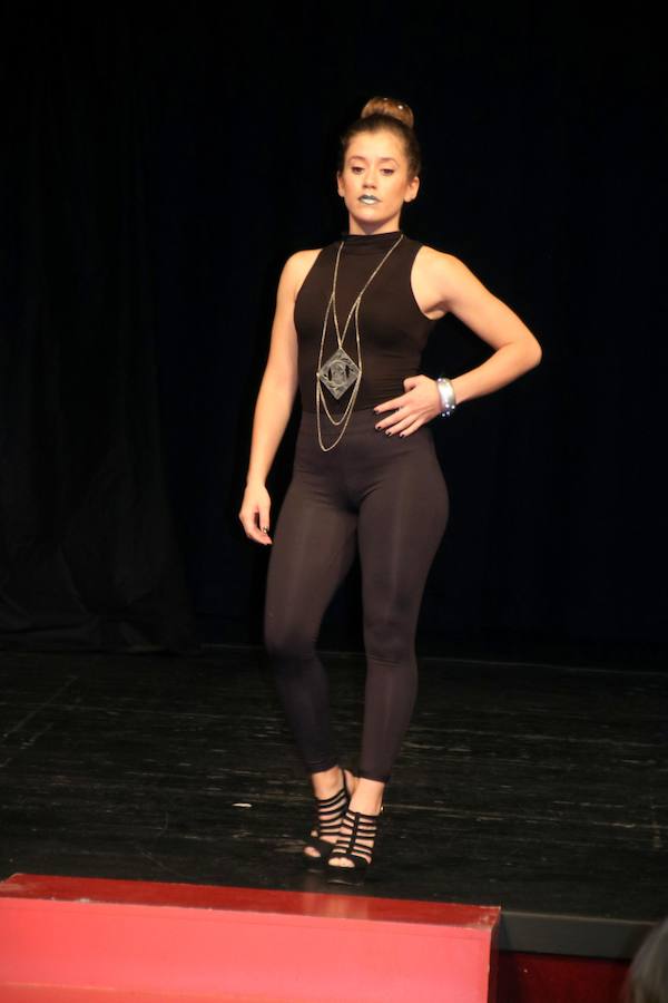 Una gala organizada por la Asociación Palentina con el Pueblo Saharaui que este año ha llegado a su décima edición y que congregó a centenares de palentinos en el Teatro Principal