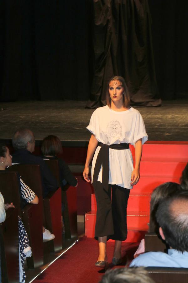 Una gala organizada por la Asociación Palentina con el Pueblo Saharaui que este año ha llegado a su décima edición y que congregó a centenares de palentinos en el Teatro Principal