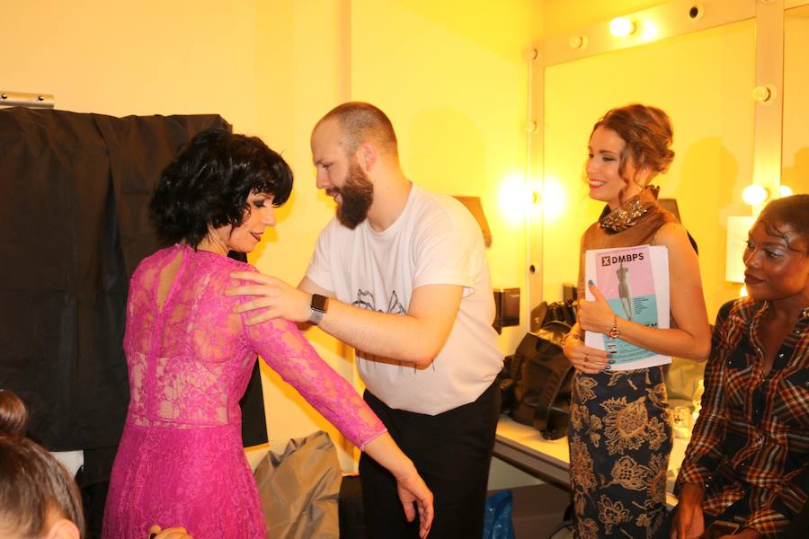 Una gala organizada por la Asociación Palentina con el Pueblo Saharaui que este año ha llegado a su décima edición y que congregó a centenares de palentinos en el Teatro Principal