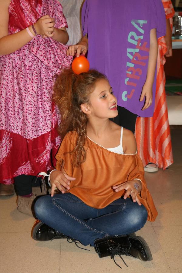 Una gala organizada por la Asociación Palentina con el Pueblo Saharaui que este año ha llegado a su décima edición y que congregó a centenares de palentinos en el Teatro Principal
