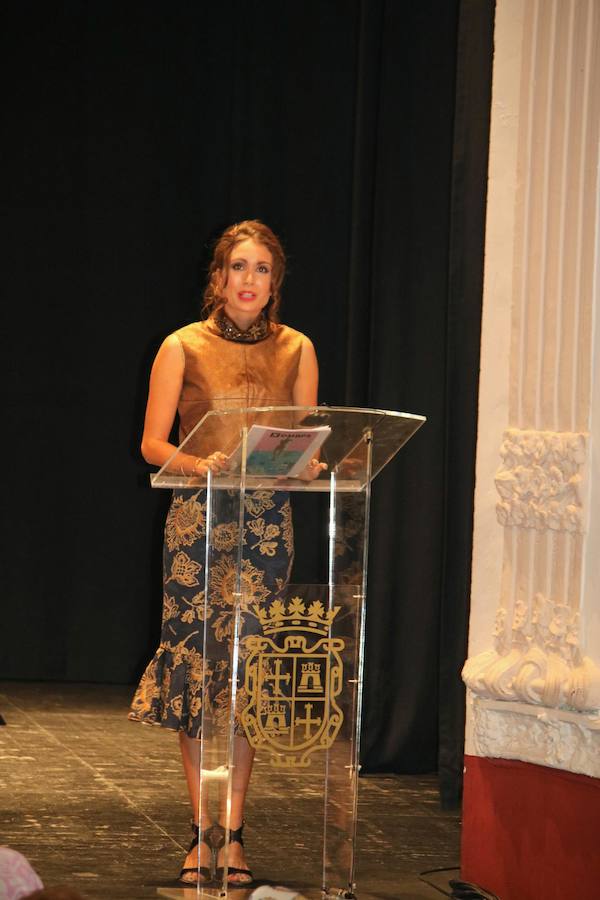 Una gala organizada por la Asociación Palentina con el Pueblo Saharaui que este año ha llegado a su décima edición y que congregó a centenares de palentinos en el Teatro Principal