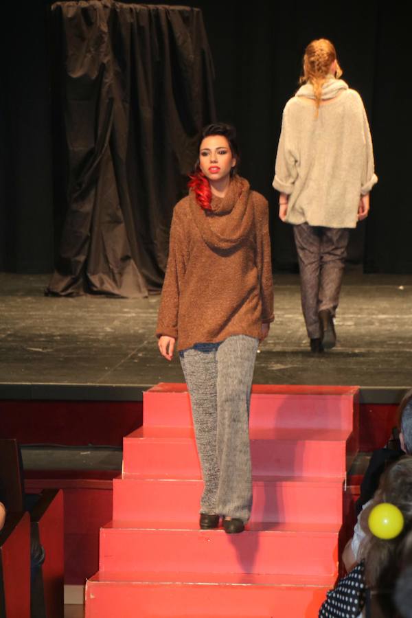 Una gala organizada por la Asociación Palentina con el Pueblo Saharaui que este año ha llegado a su décima edición y que congregó a centenares de palentinos en el Teatro Principal