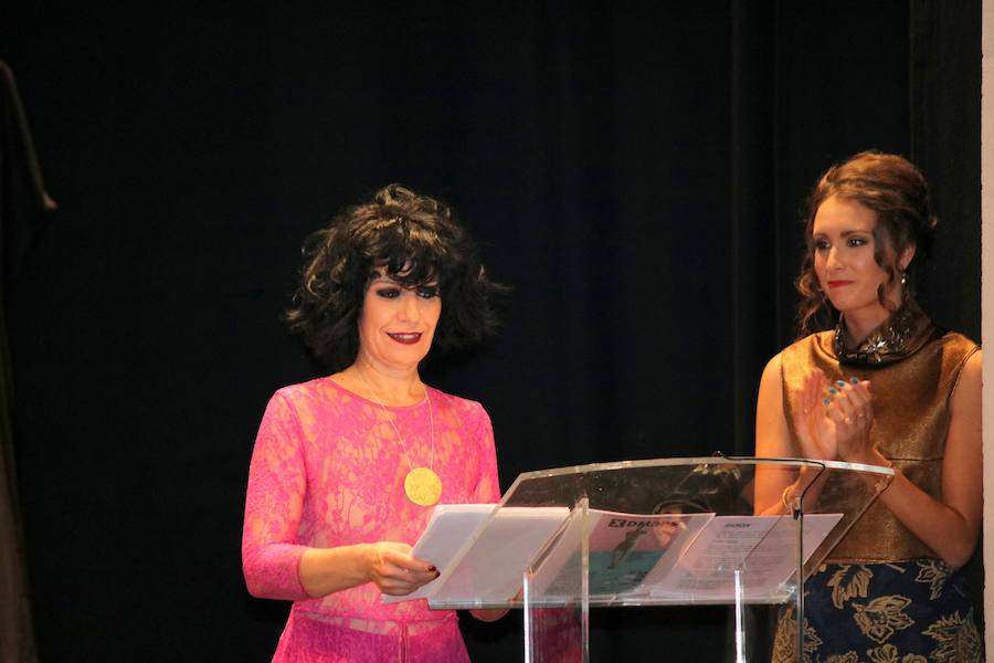 Una gala organizada por la Asociación Palentina con el Pueblo Saharaui que este año ha llegado a su décima edición y que congregó a centenares de palentinos en el Teatro Principal