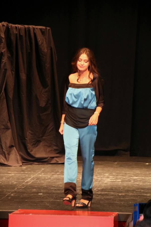 Una gala organizada por la Asociación Palentina con el Pueblo Saharaui que este año ha llegado a su décima edición y que congregó a centenares de palentinos en el Teatro Principal