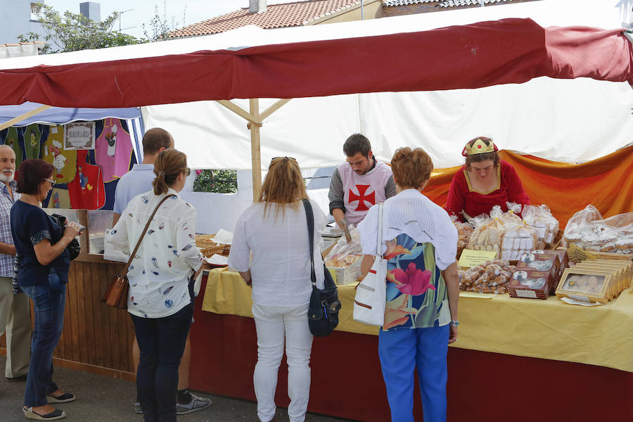 Medio millar de vecinos participan, ataviados con trajes de época, en la representación