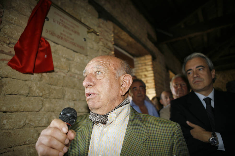 22.09.09 El ganadero apadrinó la apertura del Centro de Interpretación de la Vaca Enmaromada en Palazuelo de Vedija (Valladolid).