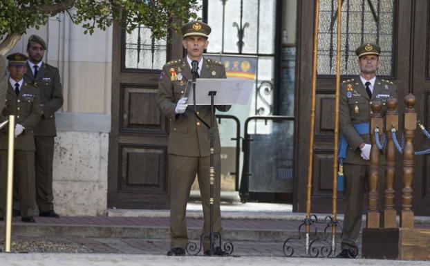 El coronel director de la Academia de Caballería, Santiago Aguado. 