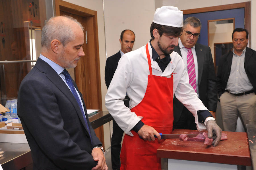 La Escuela Internacional de Cocina forma a pescaderos y carniceros