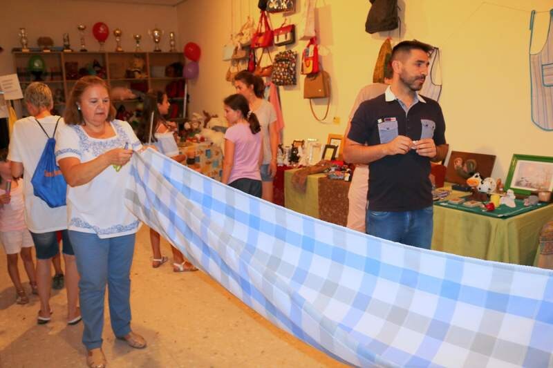 Los palenzolanos se han implicado aportando diversos objetos y textiles para que pudieran ser adquiridos por otros vecinos