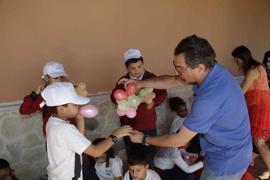 Durante la entrega de los galardones, los estudiantes participaron en distintas actividades de recreo y didácticas en un viñedo del grupo bodeguero familiar Emilio Moro, organizador del certamen